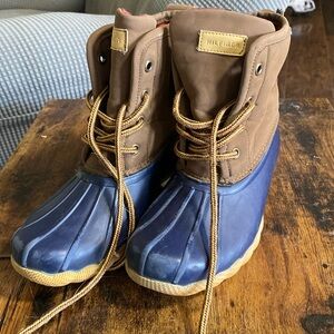 Hilfiger Duck Boots.